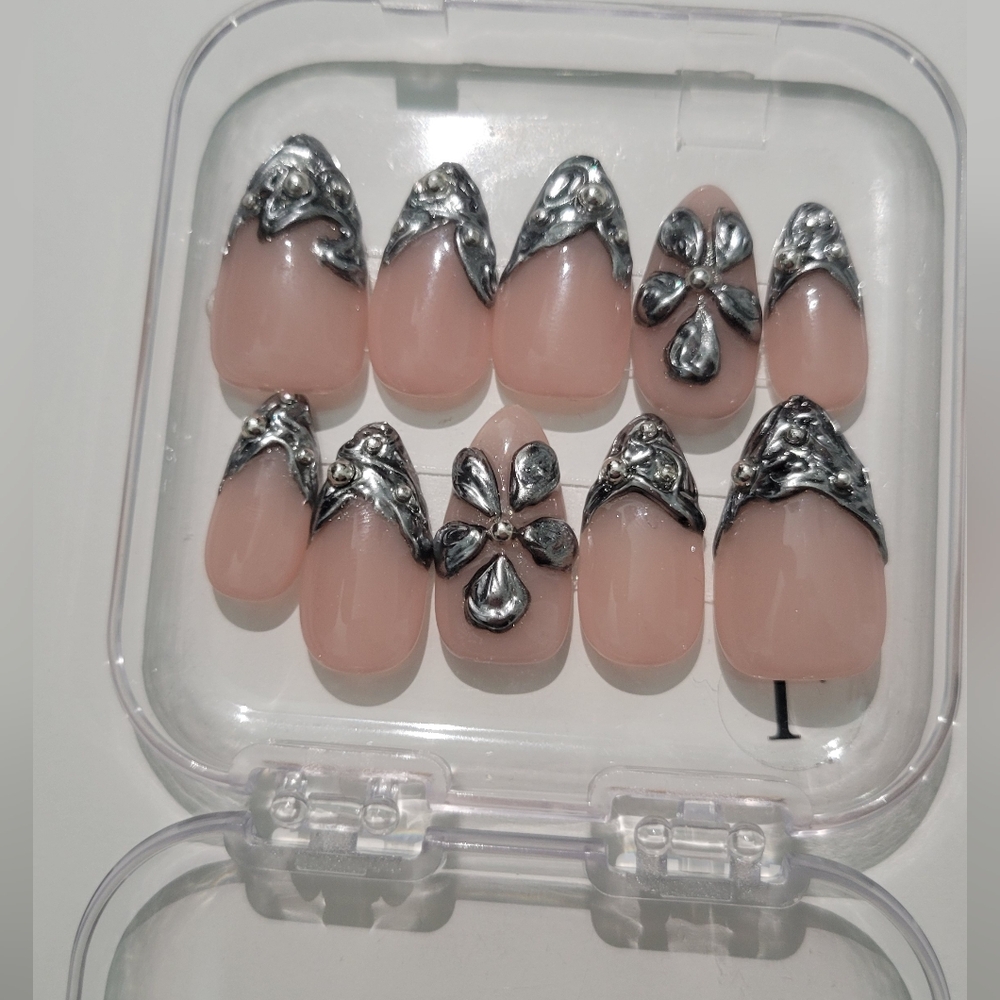 Nailphoria Silver Press On Nails Size L